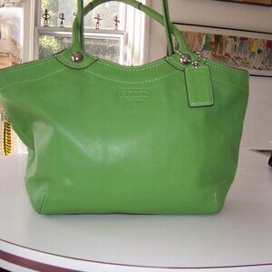 Coach Shoulder Bag Liime Green In Excellent Condition